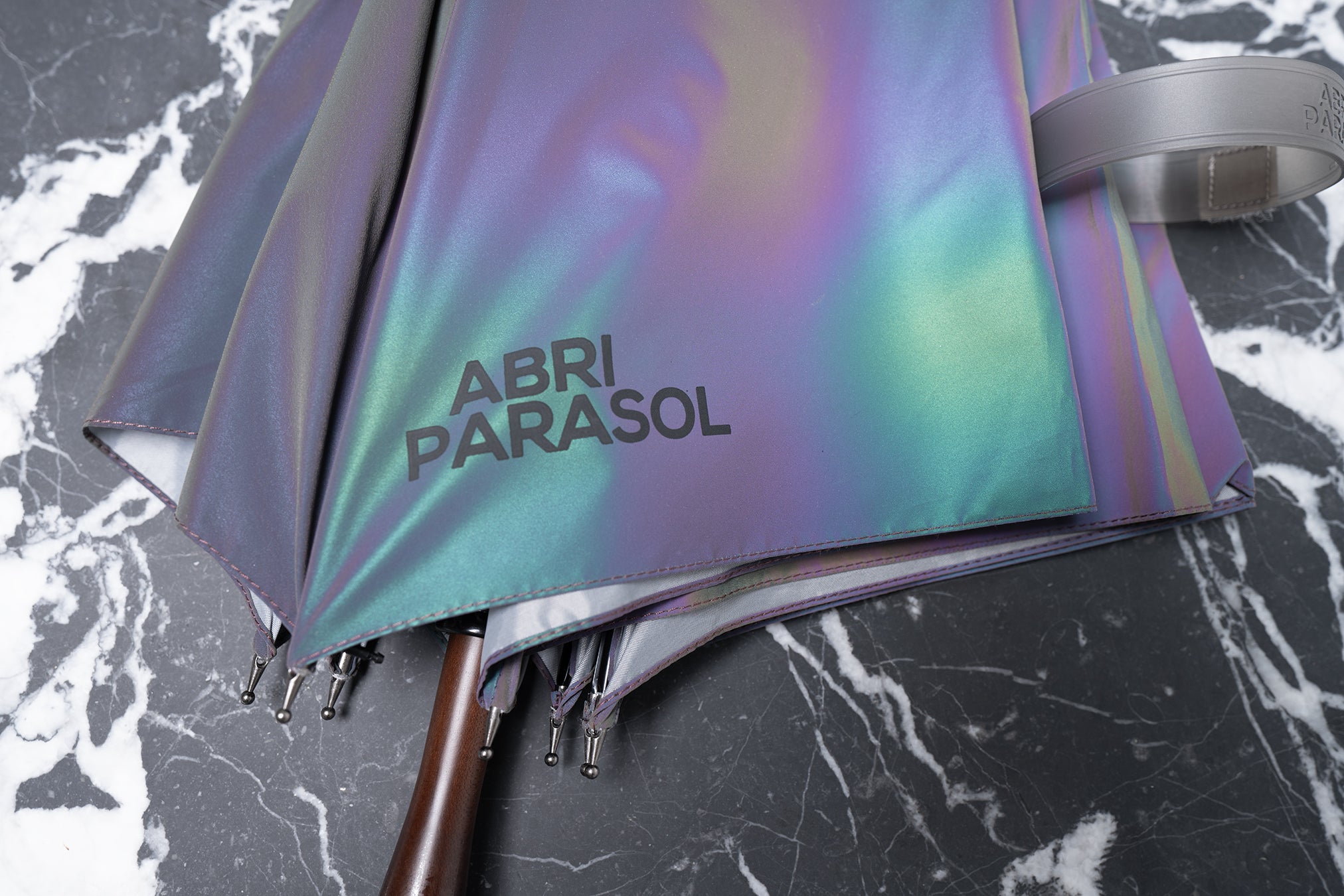 TRADITIONAL MAPLEWOOD UMBRELLA - DARK REFLECTIVE