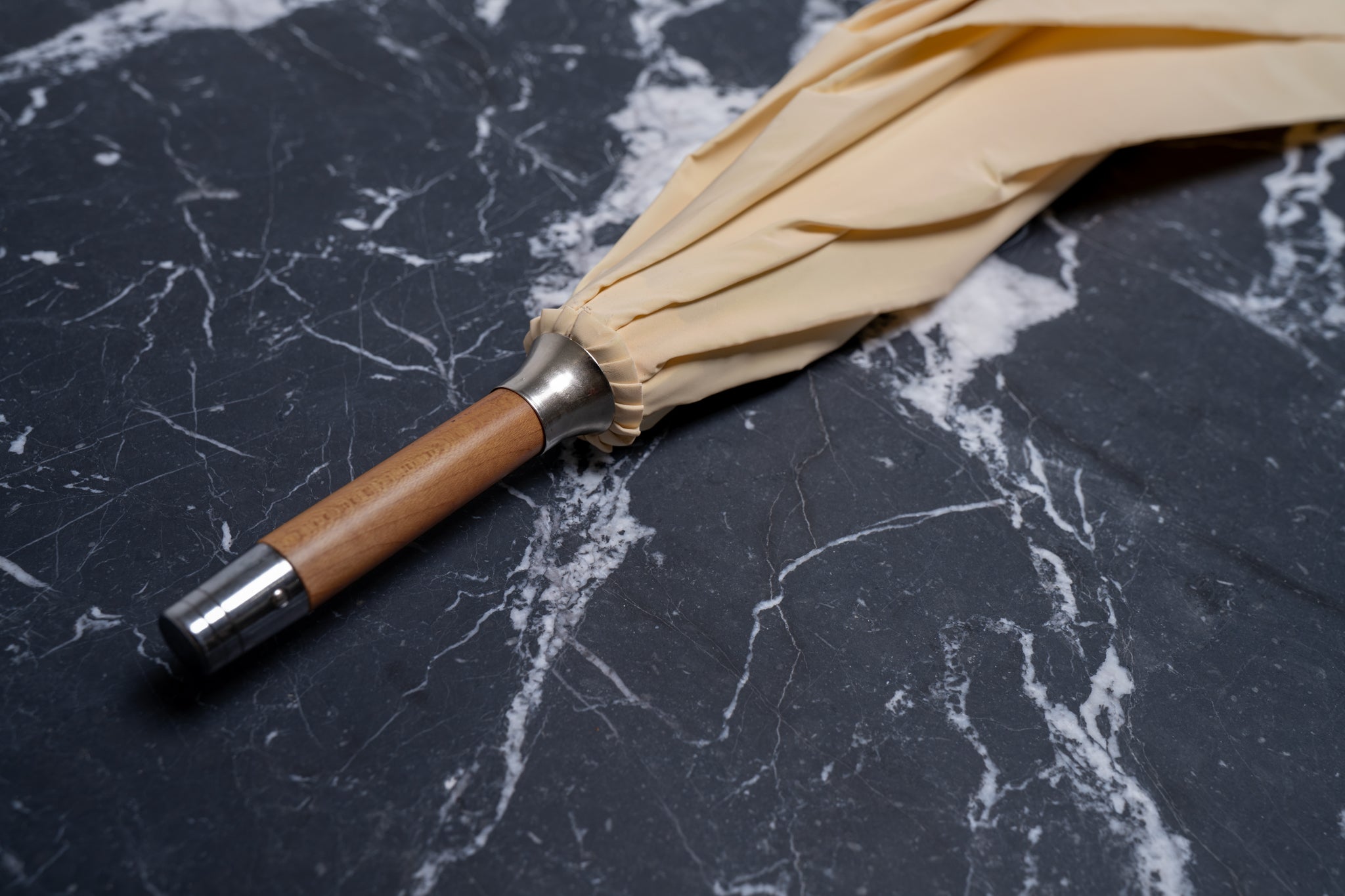 TRADITIONAL MAPLEWOOD UMBRELLA - LIGHT REFLECTIVE